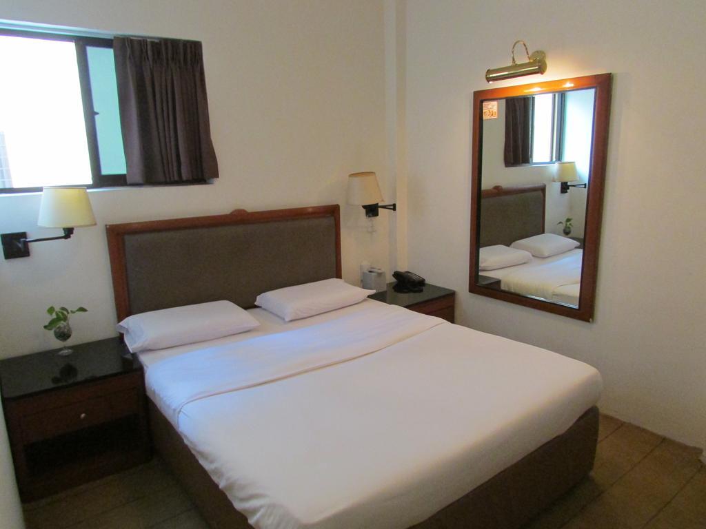 Amber Hotel Katong Singapore Buitenkant foto